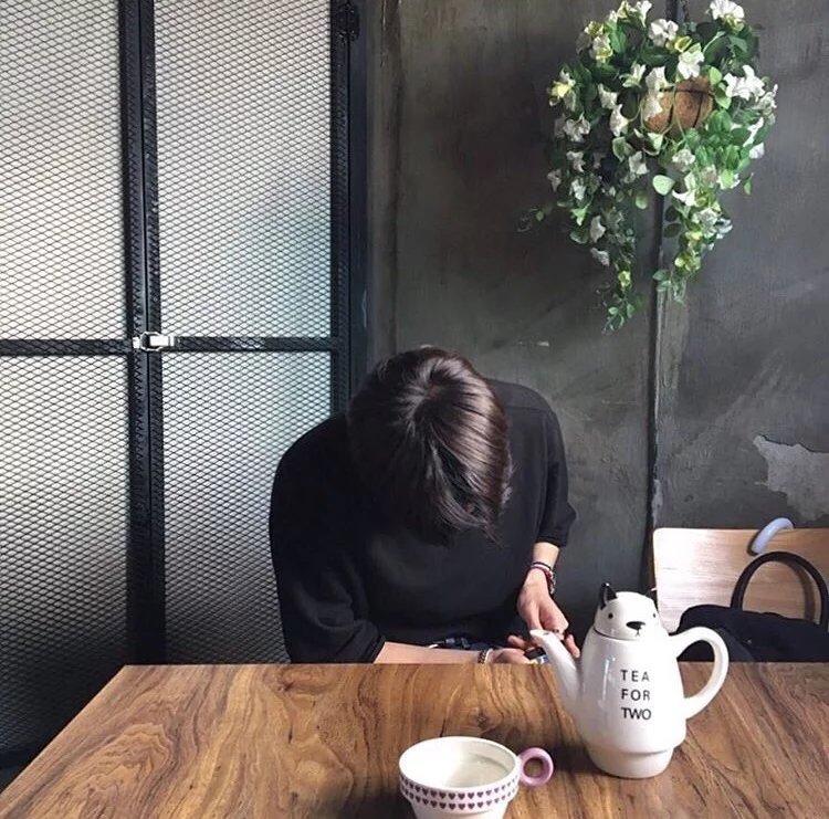 施霞贤丽