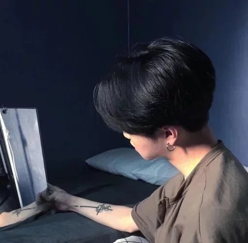 弘利珠毓